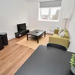 Modern 1 Bedroom In Morley With Parking 利兹