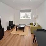 Modern 1 Bedroom In Morley With Parking * 利兹