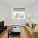 Modern 1 Bedroom In Morley With Parking 公寓