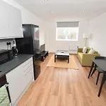 Modern 1 Bedroom In Morley With Parking 公寓 *