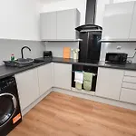 Modern 1 Bedroom In Morley With Parking 利兹