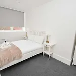 Modern 1 Bedroom In Morley With Parking * 利兹