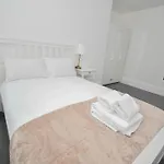 公寓 Modern 1 Bedroom In Morley With Parking *