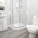 Modern 1 Bedroom In Morley With Parking 公寓