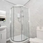 Modern 1 Bedroom In Morley With Parking 公寓