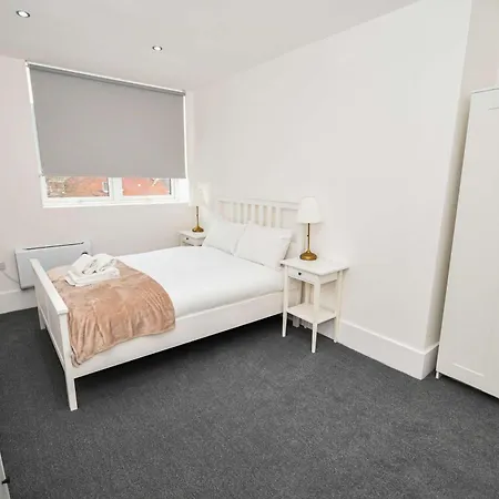 Modern 1 Bedroom In Morley With Parking Leeds (West Yorkshire)