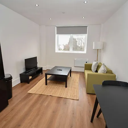 Modern 1 Bedroom In Morley With Parking * לידס