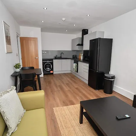 Modern 1 Bedroom In Morley With Parking شقة ليدز