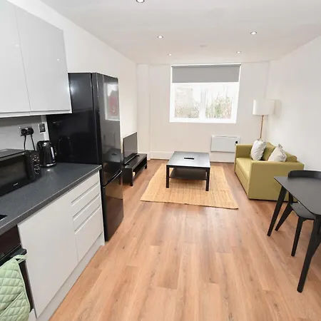 Modern 1 Bedroom In Morley With Parking شقة *