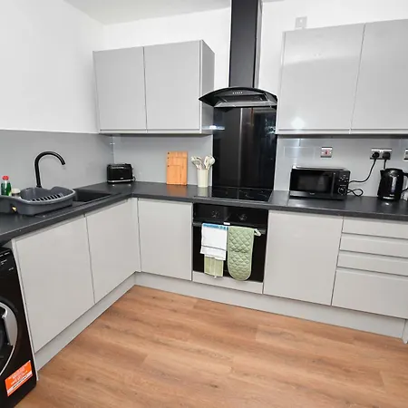 Modern 1 Bedroom In Morley With Parking شقة ليدز
