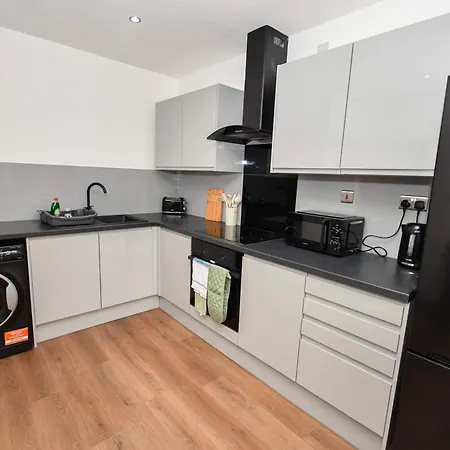 Modern 1 Bedroom In Morley With Parking شقة *