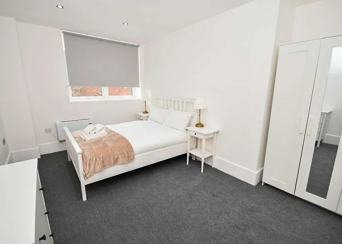 Modern 1 Bedroom In Morley With Parking Leeds (West Yorkshire)