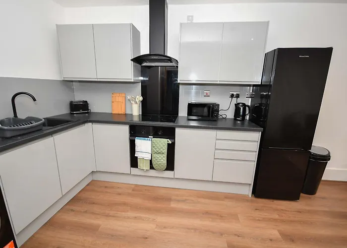 Modern 1 Bedroom In Morley With Parking