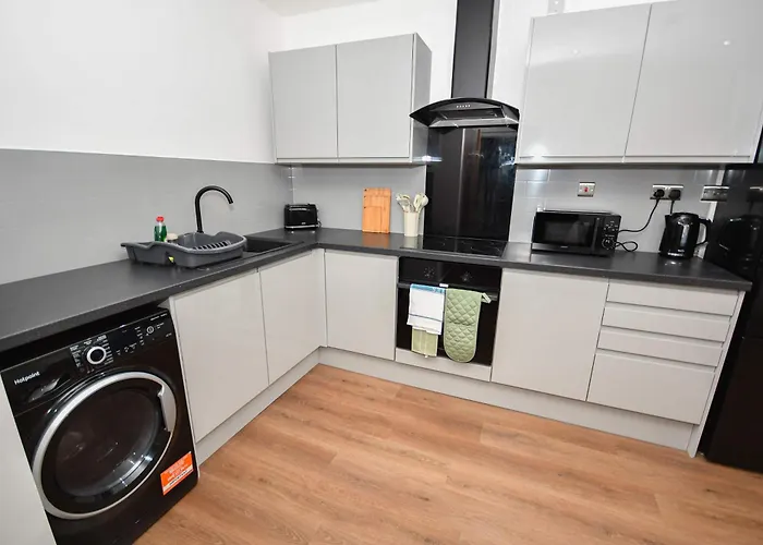 Modern 1 Bedroom In Morley With Parking Leeds (West Yorkshire)