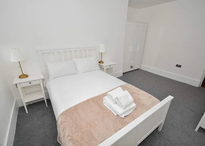 Modern 1 Bedroom In Morley With Parking * Leeds (West Yorkshire)