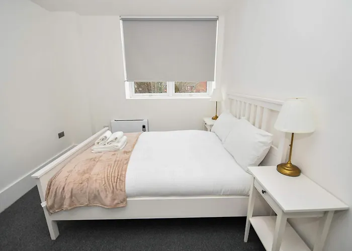 Modern 1 Bedroom In Morley With Parking