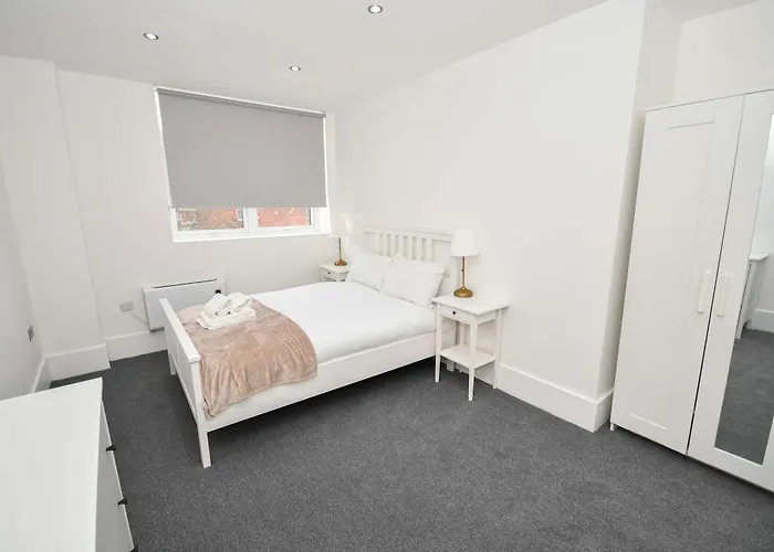 Modern 1 Bedroom In Morley With Parking