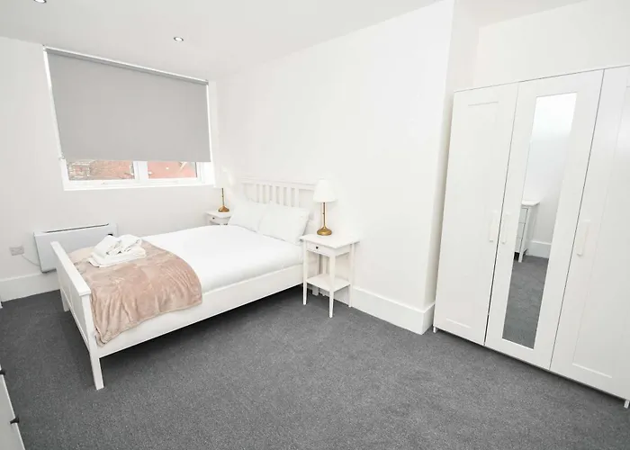 Modern 1 Bedroom In Morley With Parking